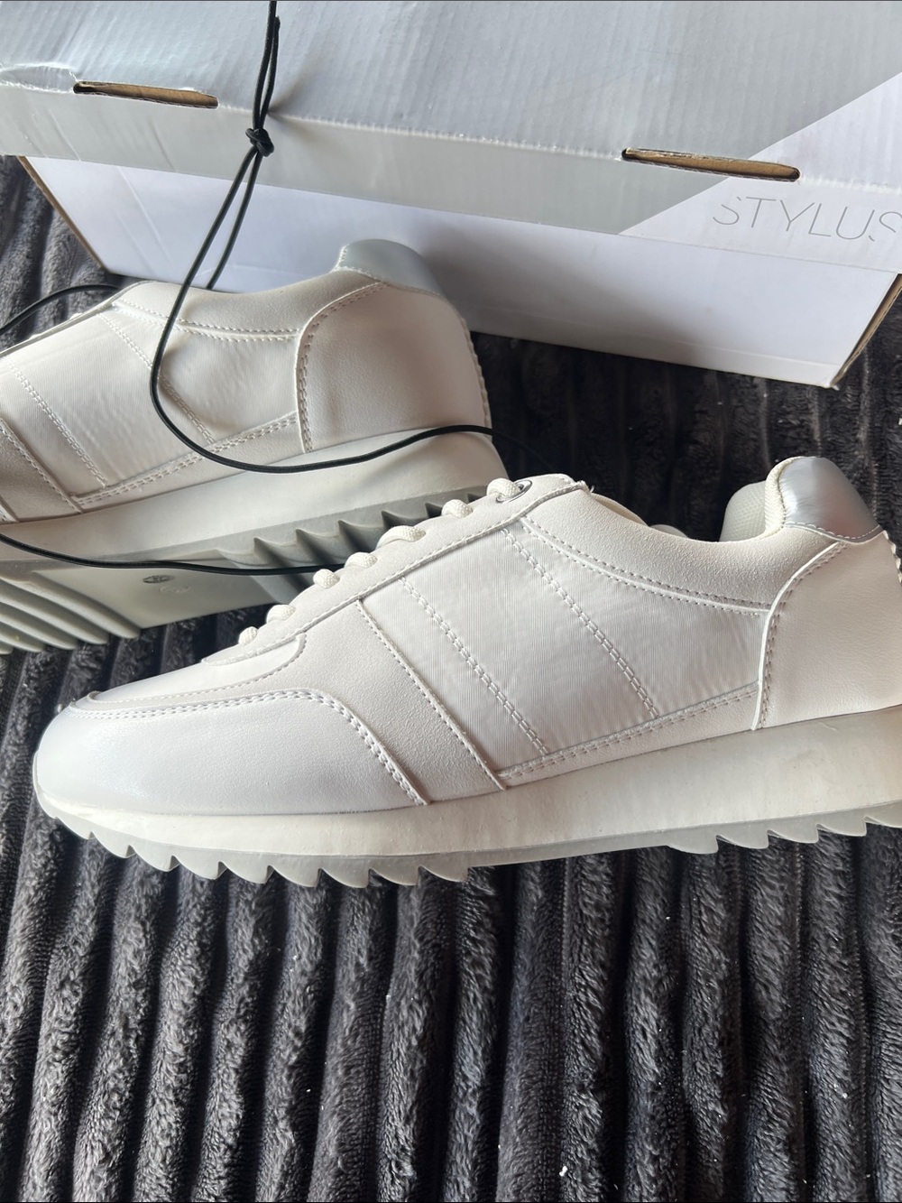 STYLUS Cream/White Athletic Sneakers
